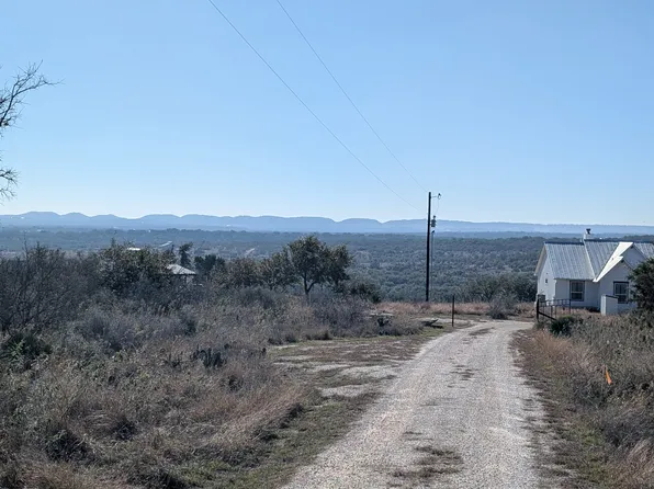 600 Cactus Trl, Johnson City, TX 78636