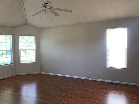 4th image of 2448 Meadow Creek Dr