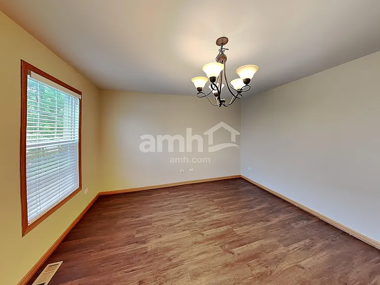 1305 Bassett Dr — Photo 5