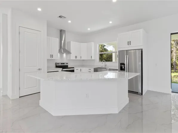 1081 Desoto BLVD S, NAPLES, FL 34117