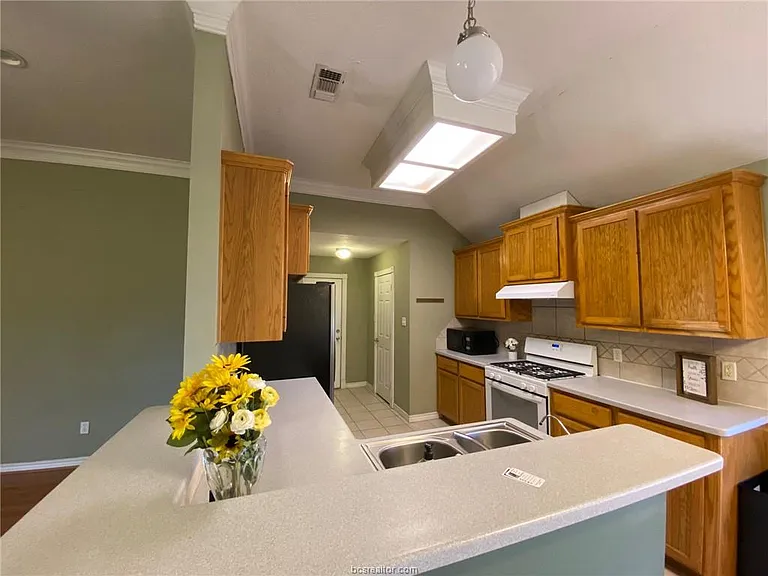 2309 Norham Dr — Photo 6