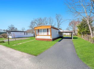 22 Buttercup Dr, Bohemia, NY 11716