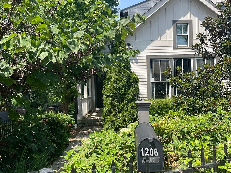 1206 Chapel Ave — Photo 1