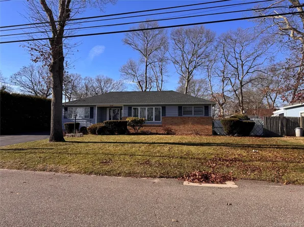 210 Schoenfeld Boulevard, Patchogue, NY 11772