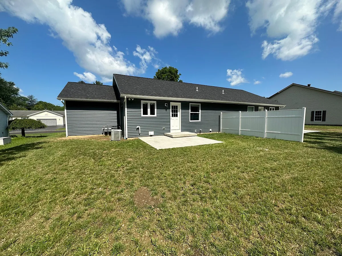 Building Photo - 11 Orleans Ave #11B