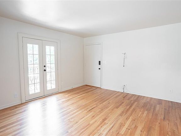 5th image of 1211 W 45th St APT 3W