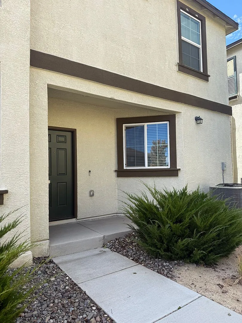 3-Bed, 2.5-Bath Townhome in North Reno — Photo 1