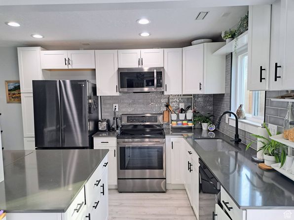 3224 S Buena Verde Ln, Magna, UT 84044
