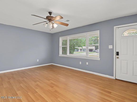 2nd image of 2517 Ridgewood Rd