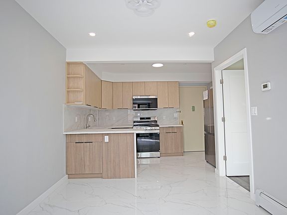4th image of 7163 161st St #5B