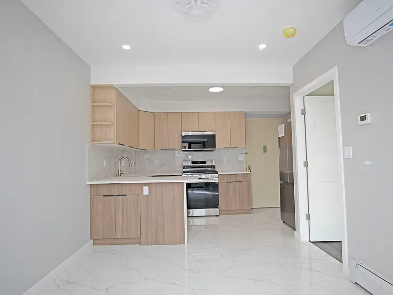 7163 161st St #5B — Photo 4