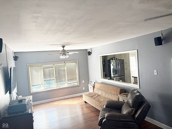 4th image of 661 E Pearl St