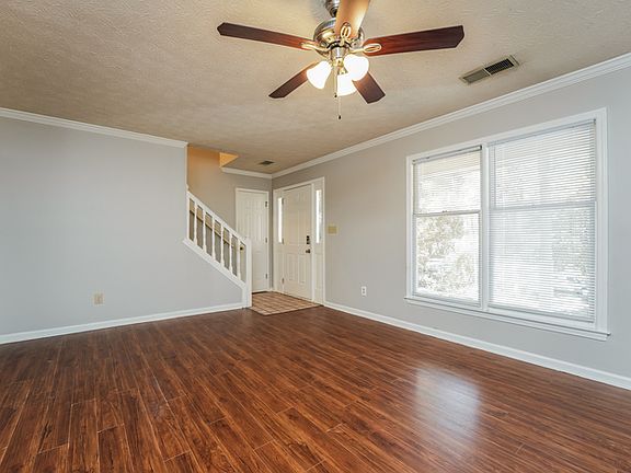 5th image of 629 Tahoe Cir SE