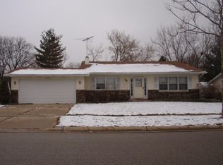 1570 Sheffield Dr, Elgin, IL 60123