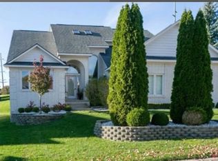 27246 Cambridge Ln, Farmington Hills, MI 48331