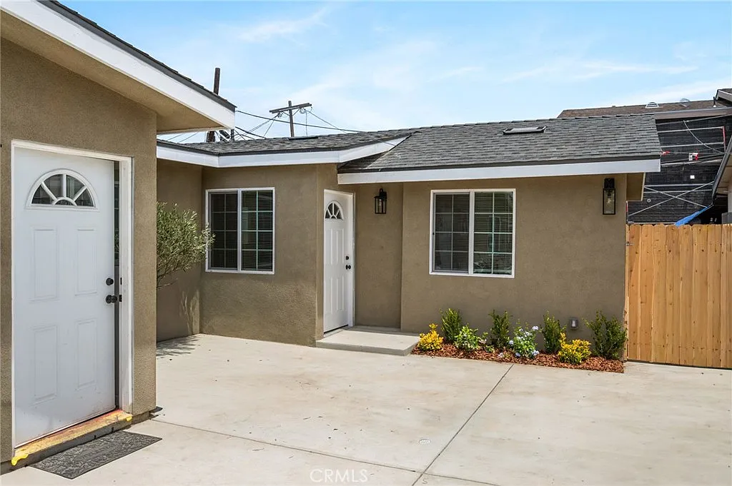 3 bed, 1050 sqft, $3,200 — Photo 2