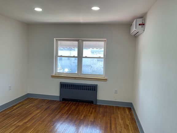 4th image of 818 E 234th St Floor 2