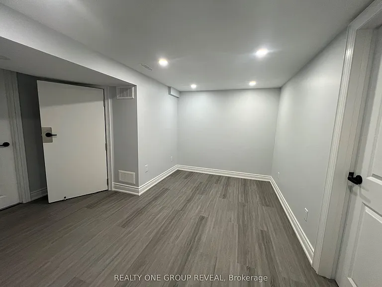 75 Regatta Cres #BASEMENT — Photo 8
