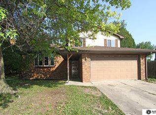 1610 Vale Cir, Lincoln, NE 68521