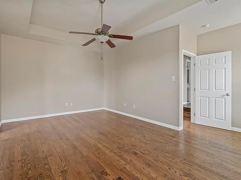 1110 Carrington Ct — Photo 2
