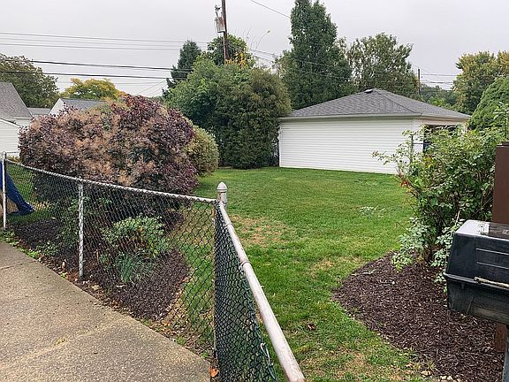 4th image of 2315 Stanford Dr