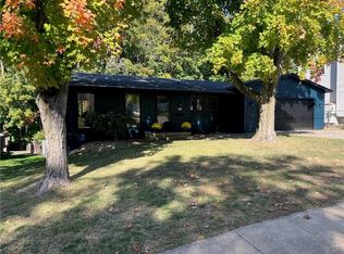 157 Point Bluff Dr, Decatur, IL 62521