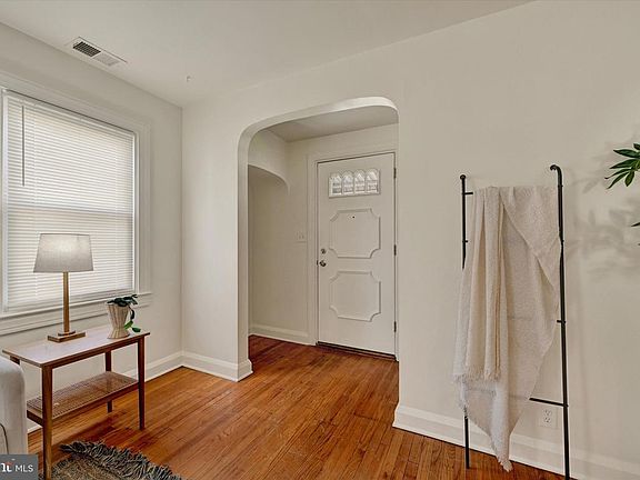5th image of 7401 Park Dr