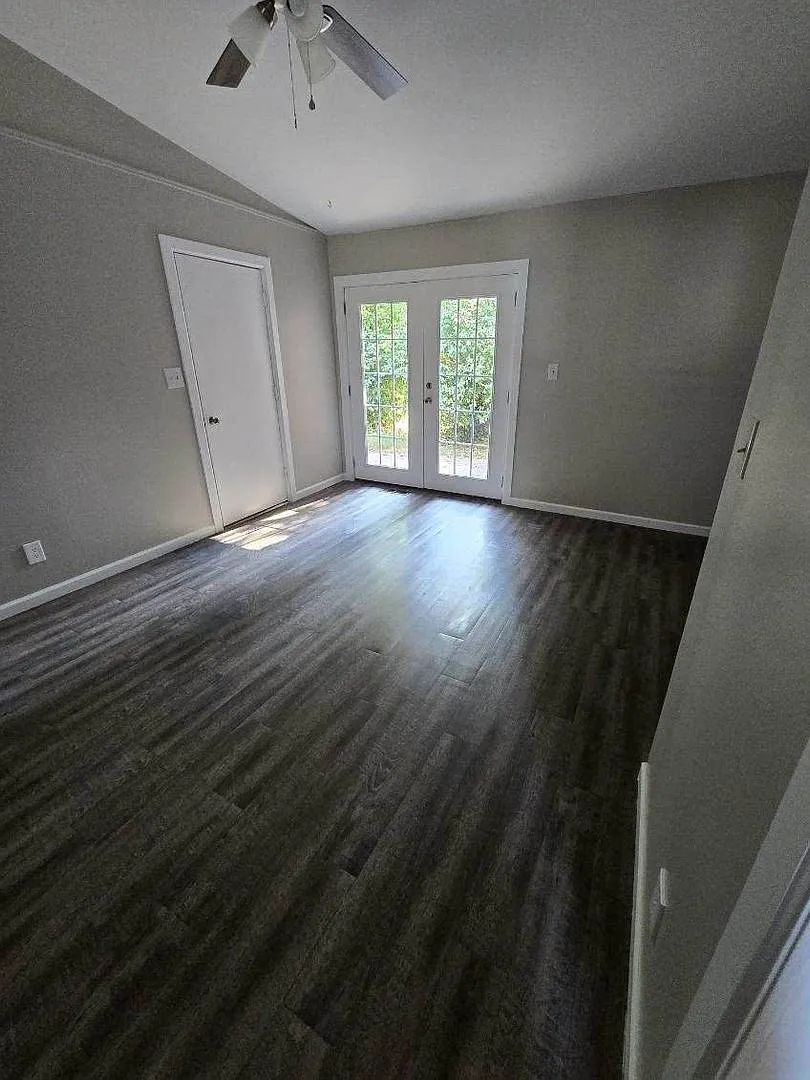 Fresh paint with gray color scheme. — Photo 3