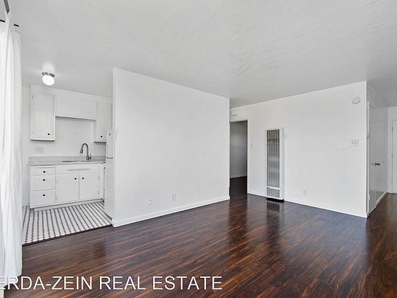 4th image of 1836 Central Ave APT L