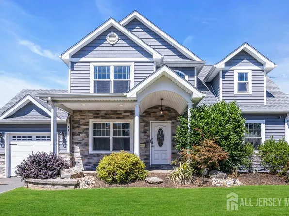 80 Longfellow Dr, Colonia, NJ 07067