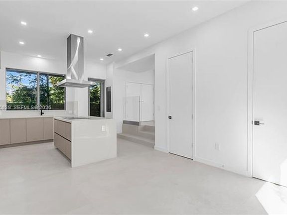 4th image of 3204 Plaza St #Townhouse 3204