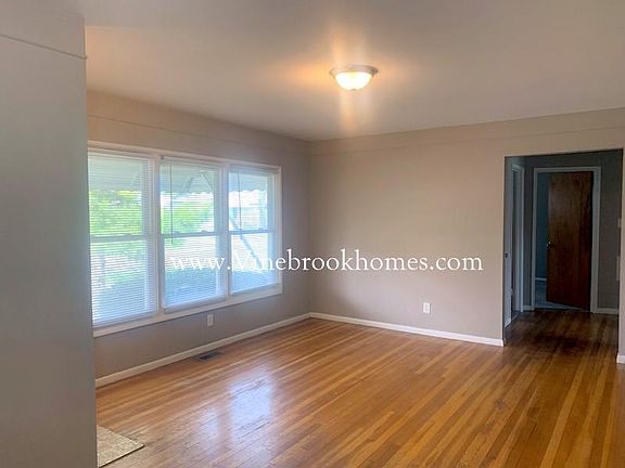 2nd image of 550 Travis Dr