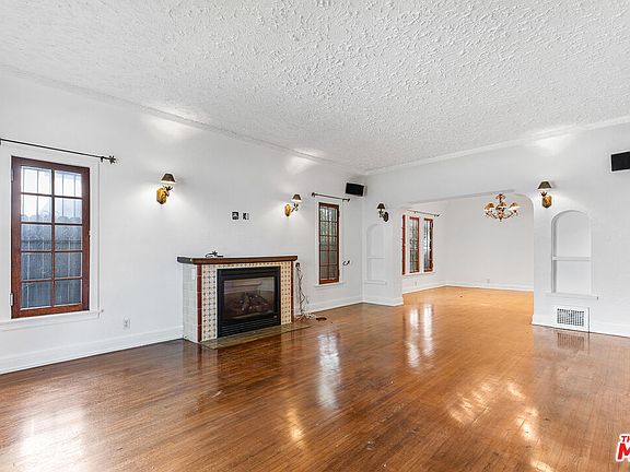 5th image of 1096 S Sycamore Ave
