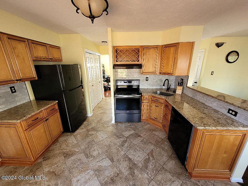 2nd image of 352 Lexington Street