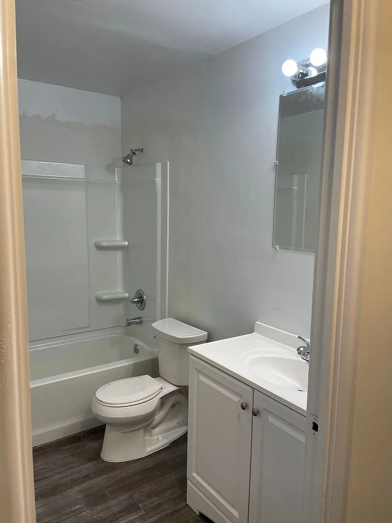 2996 Wardall Ave — Photo 4