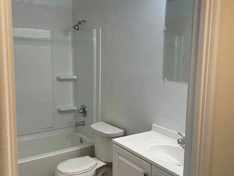 2996 Wardall Ave — Photo 4