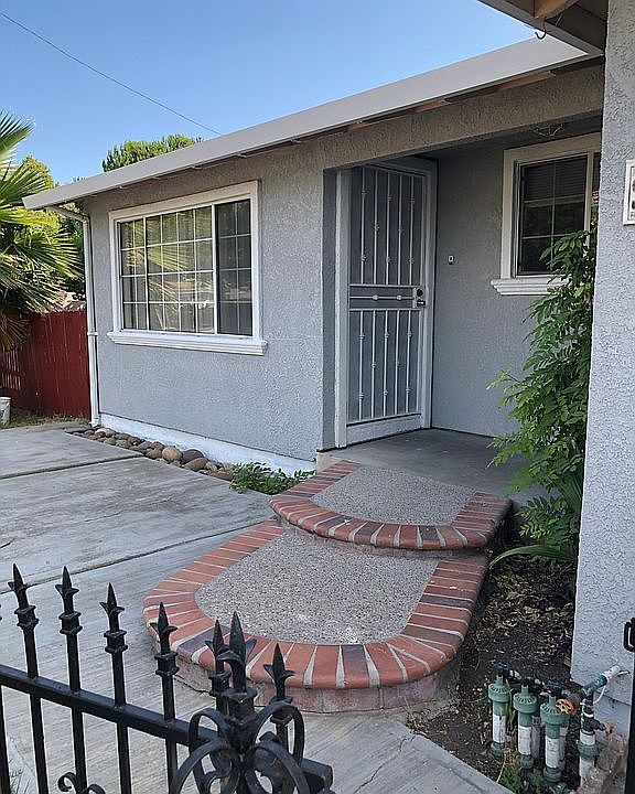 1st image of 1845 Woodridge Way