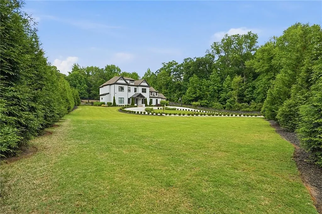5 bed, 5.5 bath, 4130 sqft, $12,500 — Photo 4
