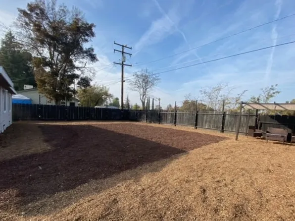 526 N View Ave, Visalia, CA 93292