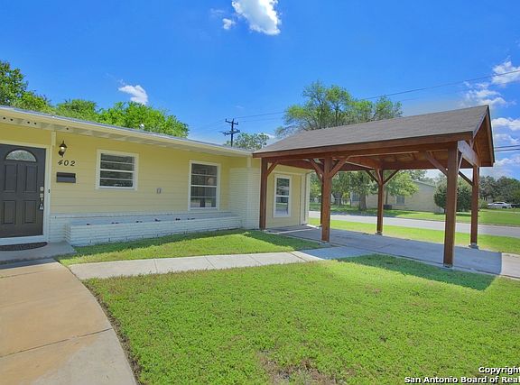 2nd image of 402 Pinewood Ln