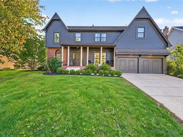 8205 W 153rd St, Overland Park, KS 66223