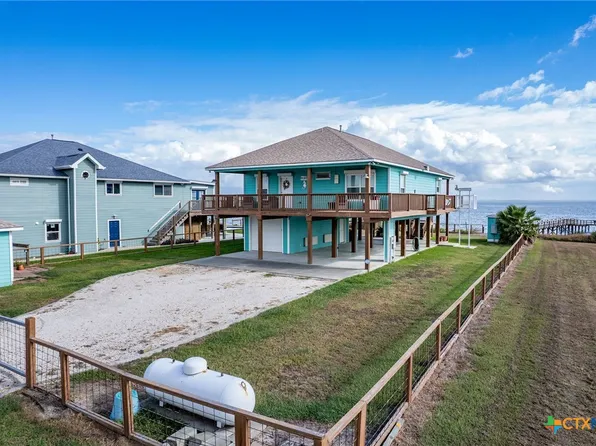 49 Lee St, Port Lavaca, TX 77979