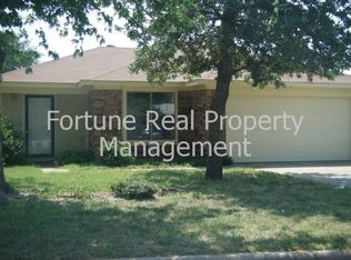 921 Meadowlark Dr, Mansfield, TX 76063