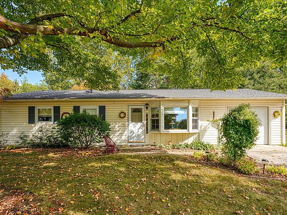 3rd image of 7492 Lebanon Ct