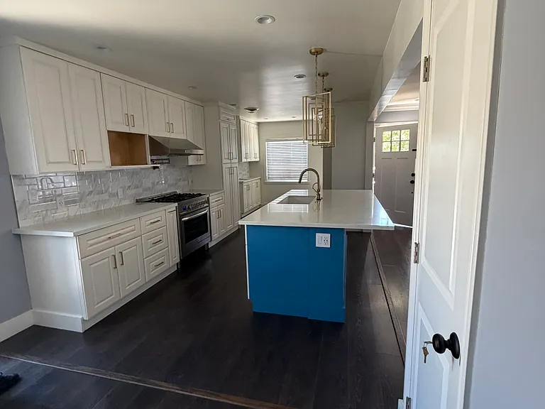 330 Berry Ave — Photo 1
