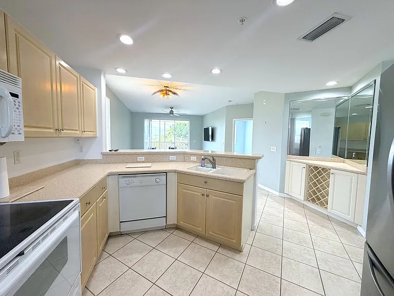 4013 Palm Tree Blvd #301 — Photo 13