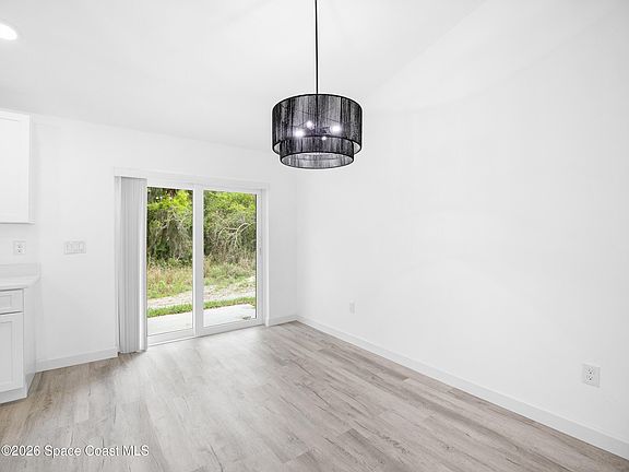 5th image of 2829 Warren St