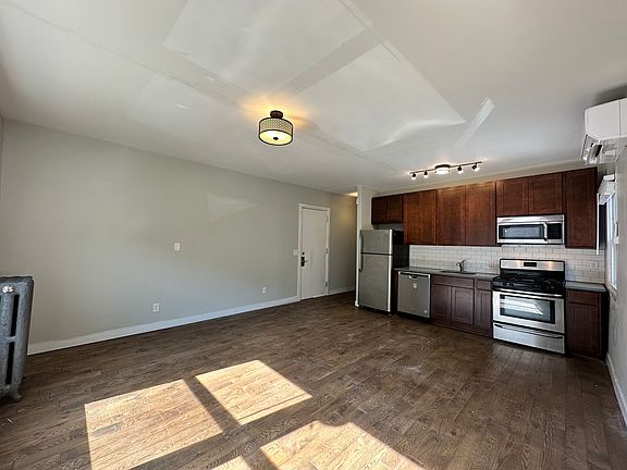 2nd image of 1524 Lasalle Ave APT 101