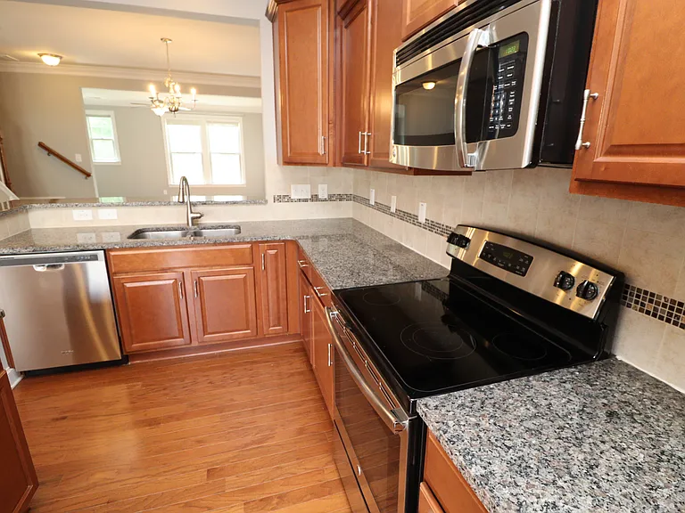 1428 Providence Green Ln — Photo 14