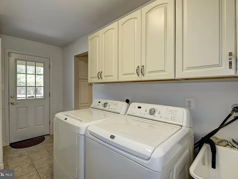 929 Woburn Ct — Photo 12